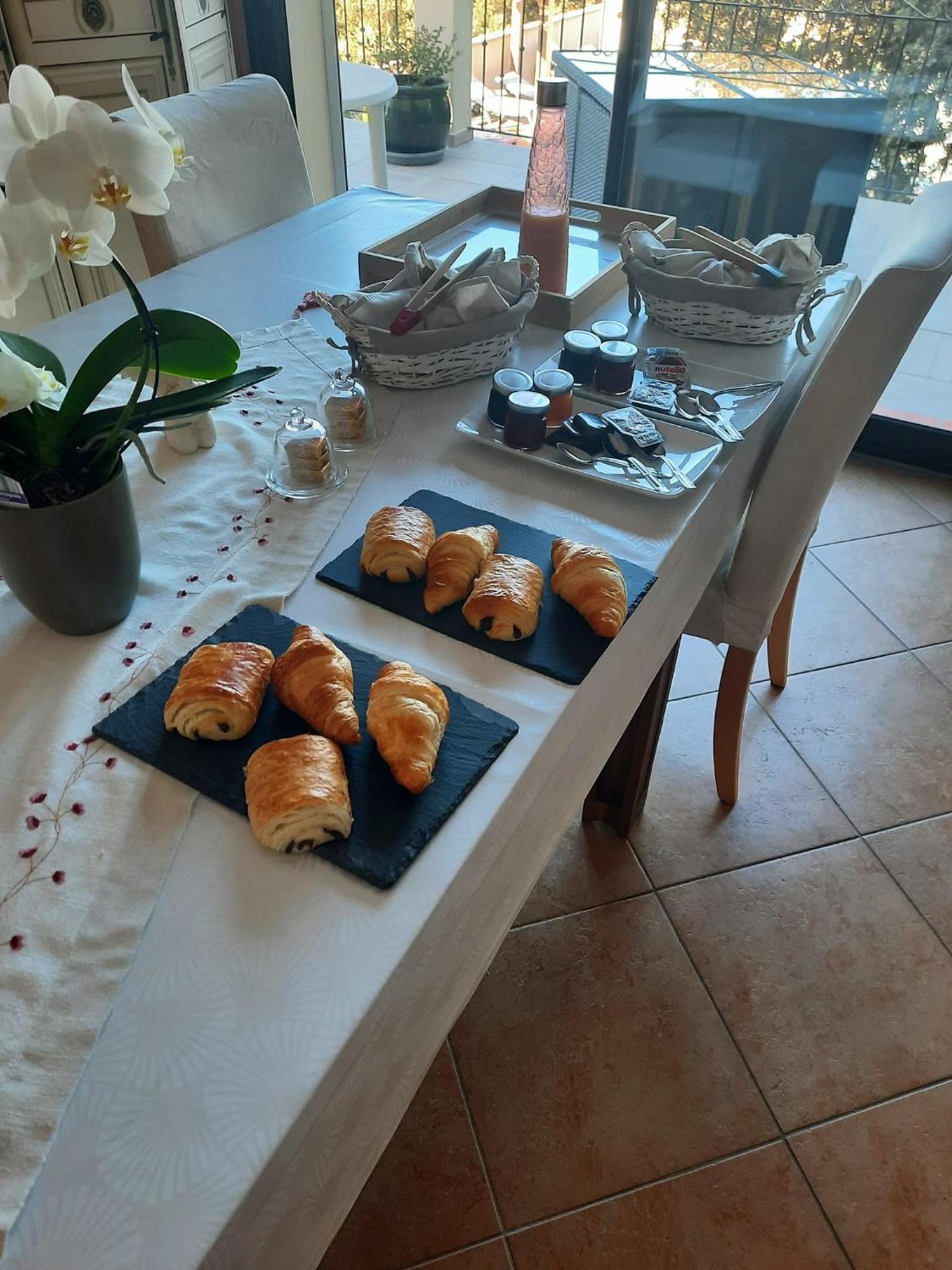 Villa Asunda B&B Spa & Sauna, Chambres D'Hotes Saint-Maximin Εξωτερικό φωτογραφία